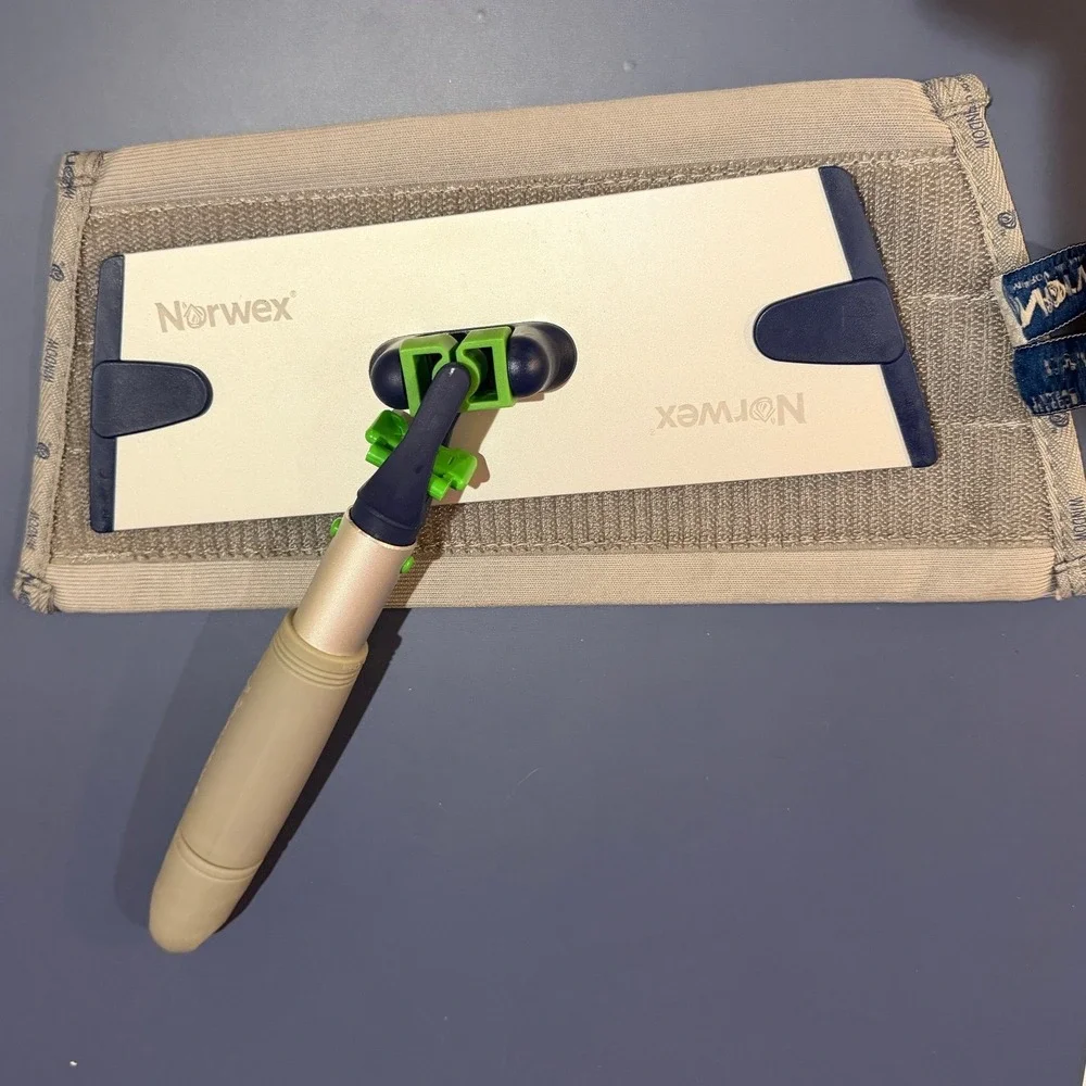 Norwex Small Mop Base with Window Cloth Damp Mop Pad BacLock Microfiber Set - Picture 3 of 4